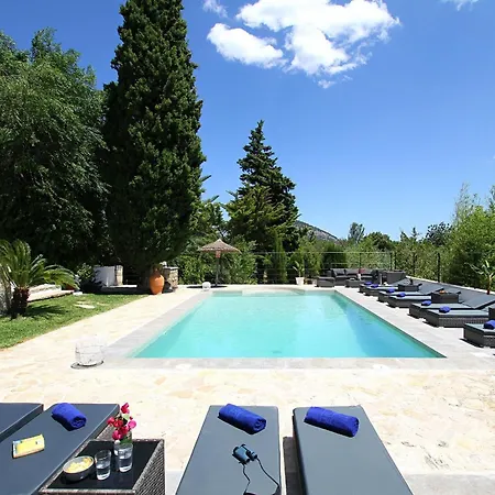 Country Lane Set In Hills Польєнса