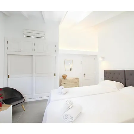 Country Lane Set In Hills Вілла *