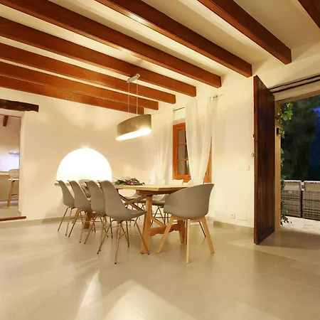 Country Lane Set In Hills Villa